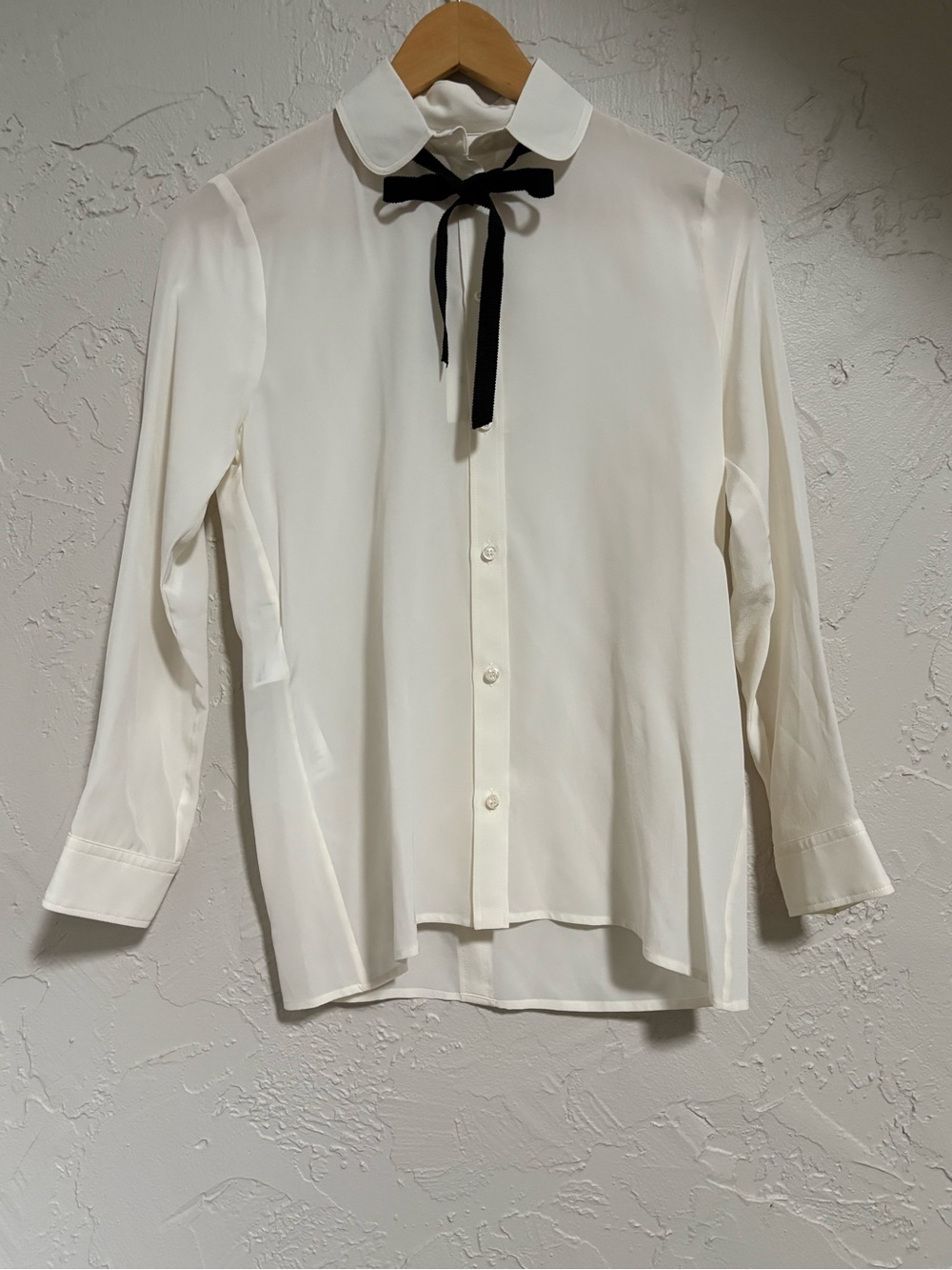 Gucci Uniforms white silk bow tie blouse